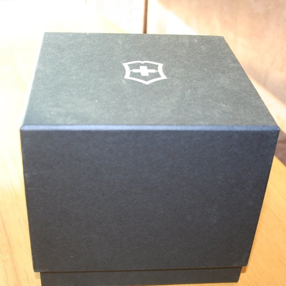 VICTORINOX Mens Stanless Steel I.N.O.X (TANK) - Picture 2 of 13